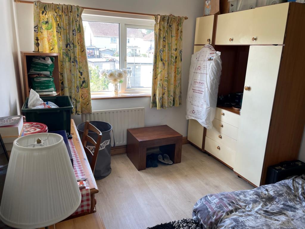 Lot: 106 - THREE-BEDROOM HOUSE FOR REFURBISHMENT - bedroom 2